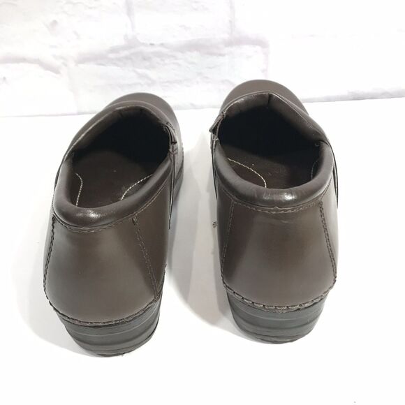LL Bean Women's US Size 9 M Brown Leather Slip on Clogs / Shoes - Picture 4 of 8